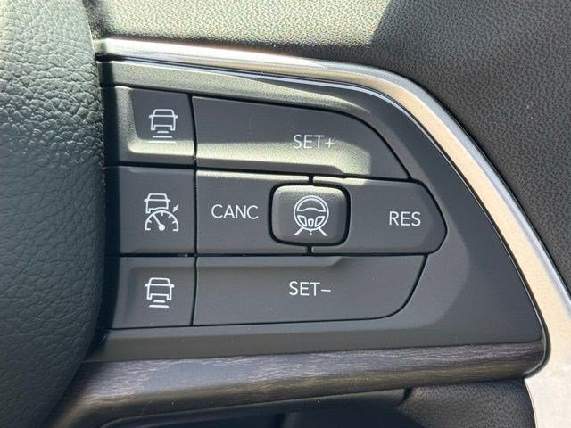 New 2026 Diamond Black Crystal Pearlcoat Jeep Limited image 17