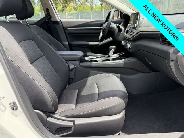 Used 2023 White Nissan 2.5 SV image 14