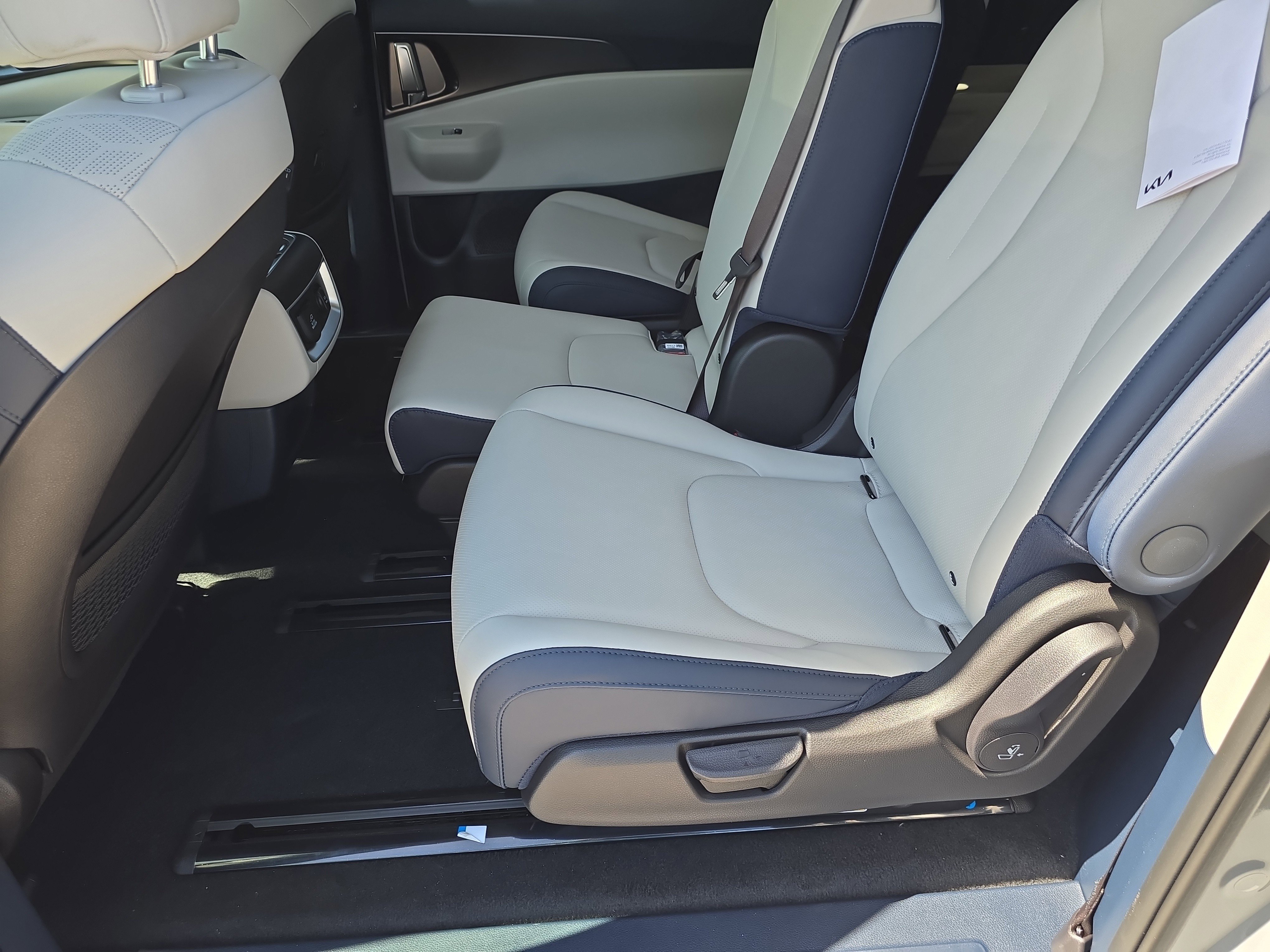 New 2026 Ceramic Silver Kia SX image 17