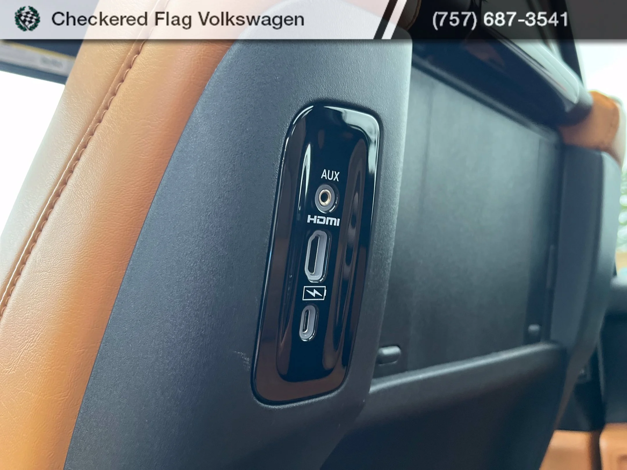 Used 2023 Bright White Clearcoat Chrysler Pinnacle image 29