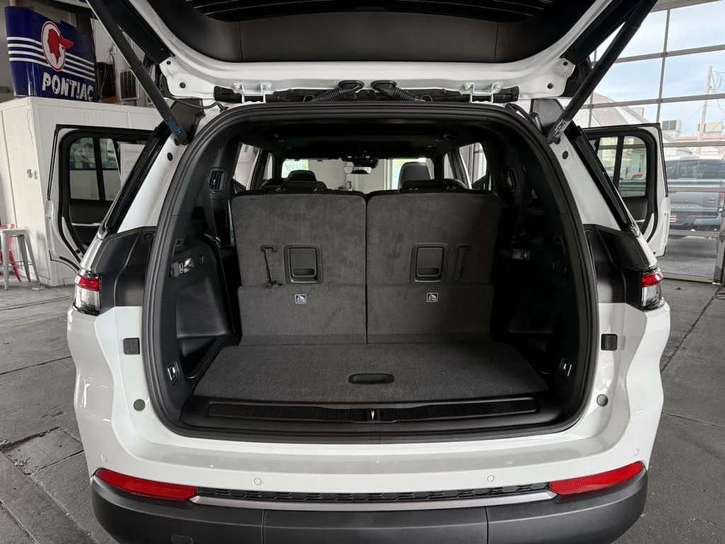 New 2026 White/off-white Jeep Laredo image 16