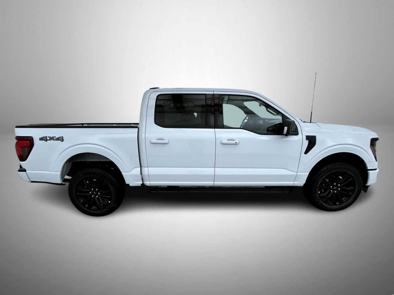 New 2026 Oxford White Ford XLT image 4