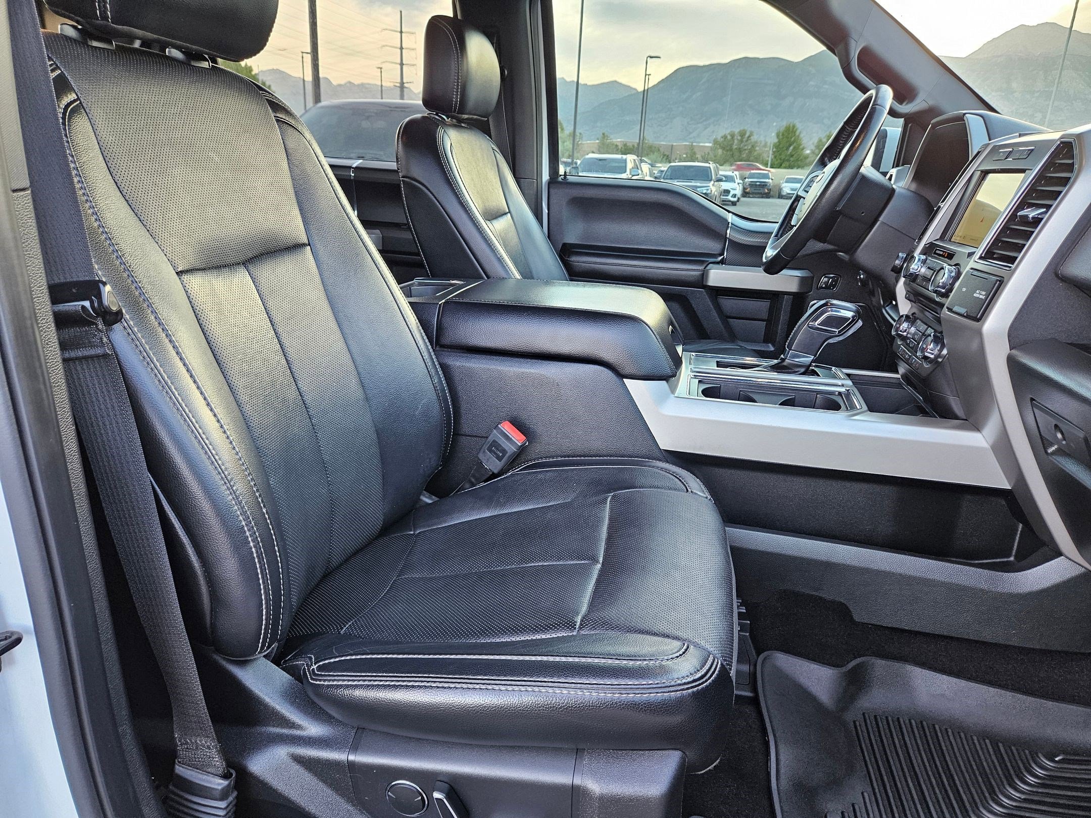 Certified Used 2018 Oxford White Ford LARIAT image 31
