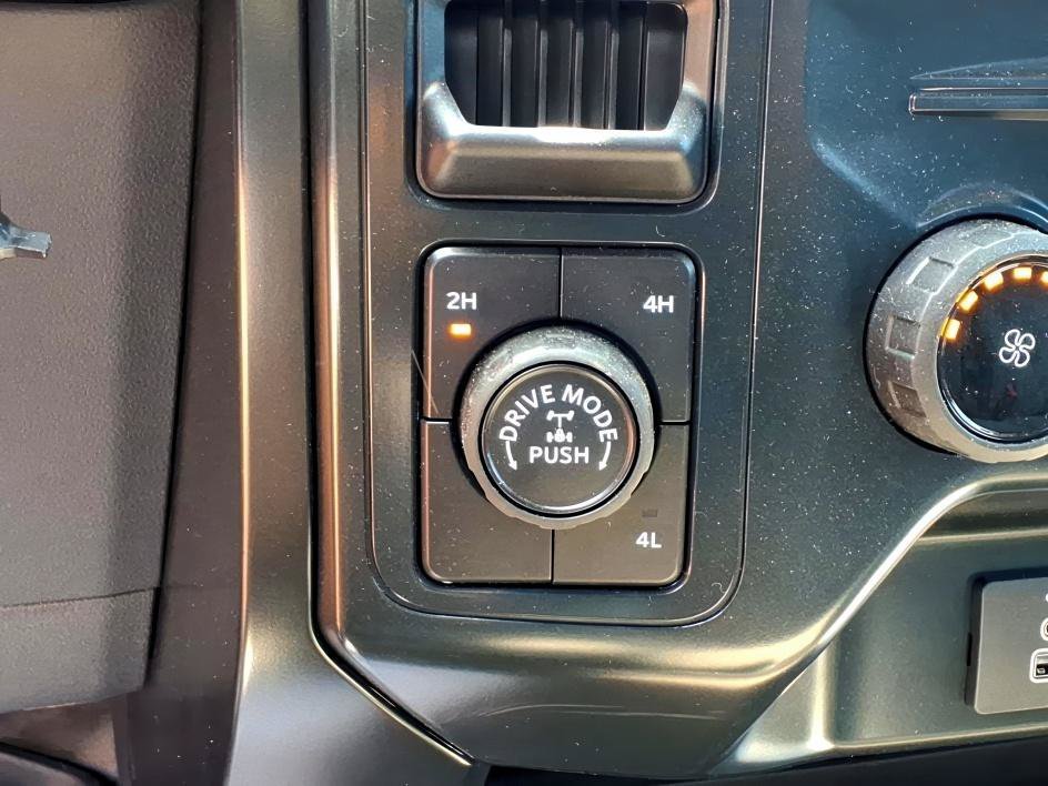 Used 2025 Atlas Blue Metallic Ford XL image 21