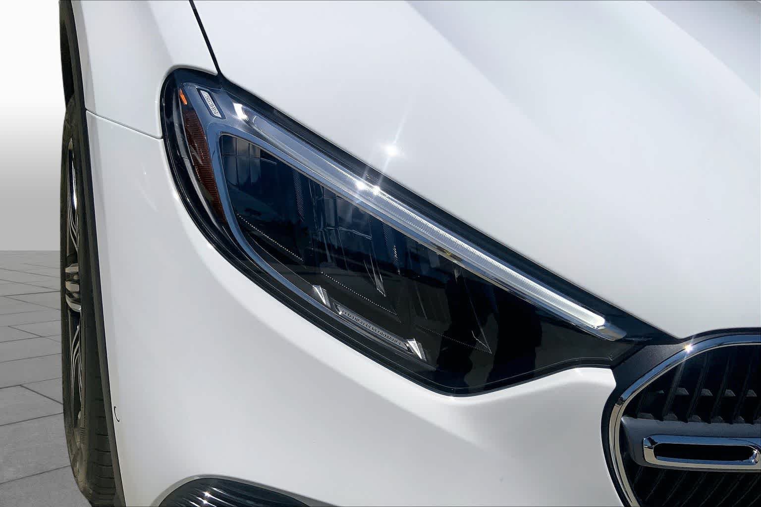 New 2026 Polar White Mercedes-Benz GLC 300 image 13