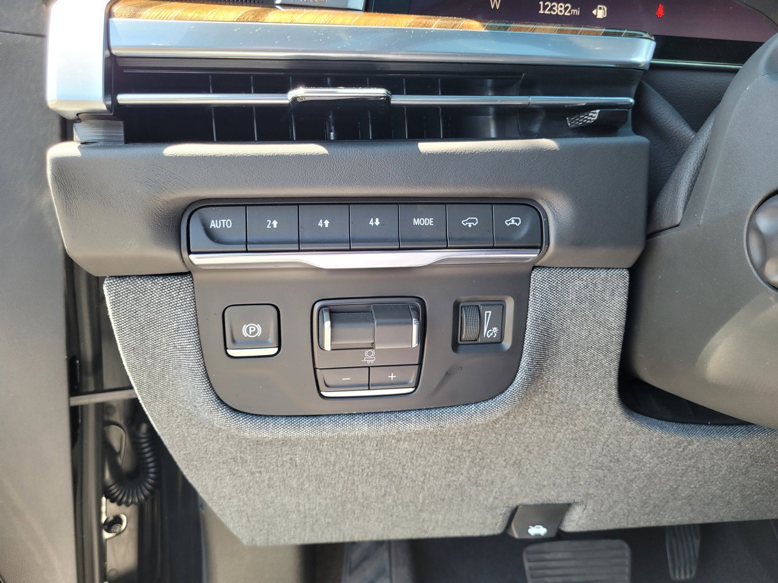Certified Used 2025 Black Raven Cadillac Sport Platinum image 25