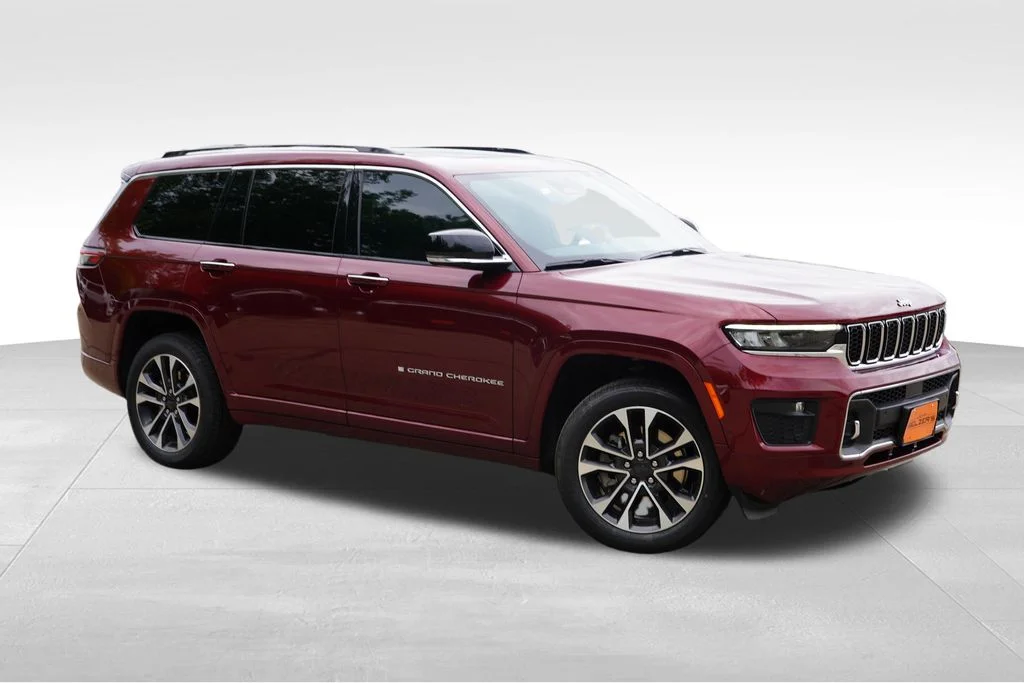 Certified Used 2021 Velvet Red Pearlcoat Jeep Overland image 2