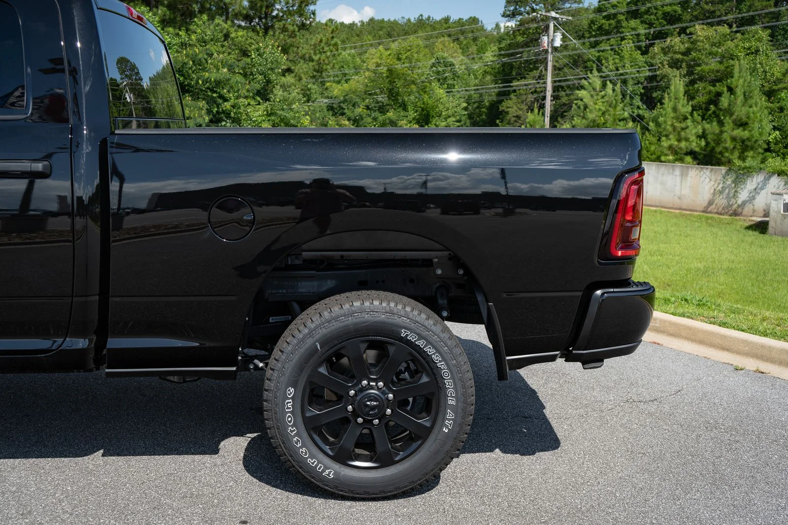 New 2026 Diamond Black Crystal Pearl-Coat Exterior Paint RAM Big Horn image 6