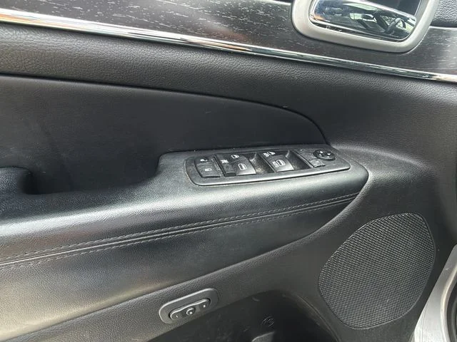 Used 2018 Silver Jeep Limited image 20