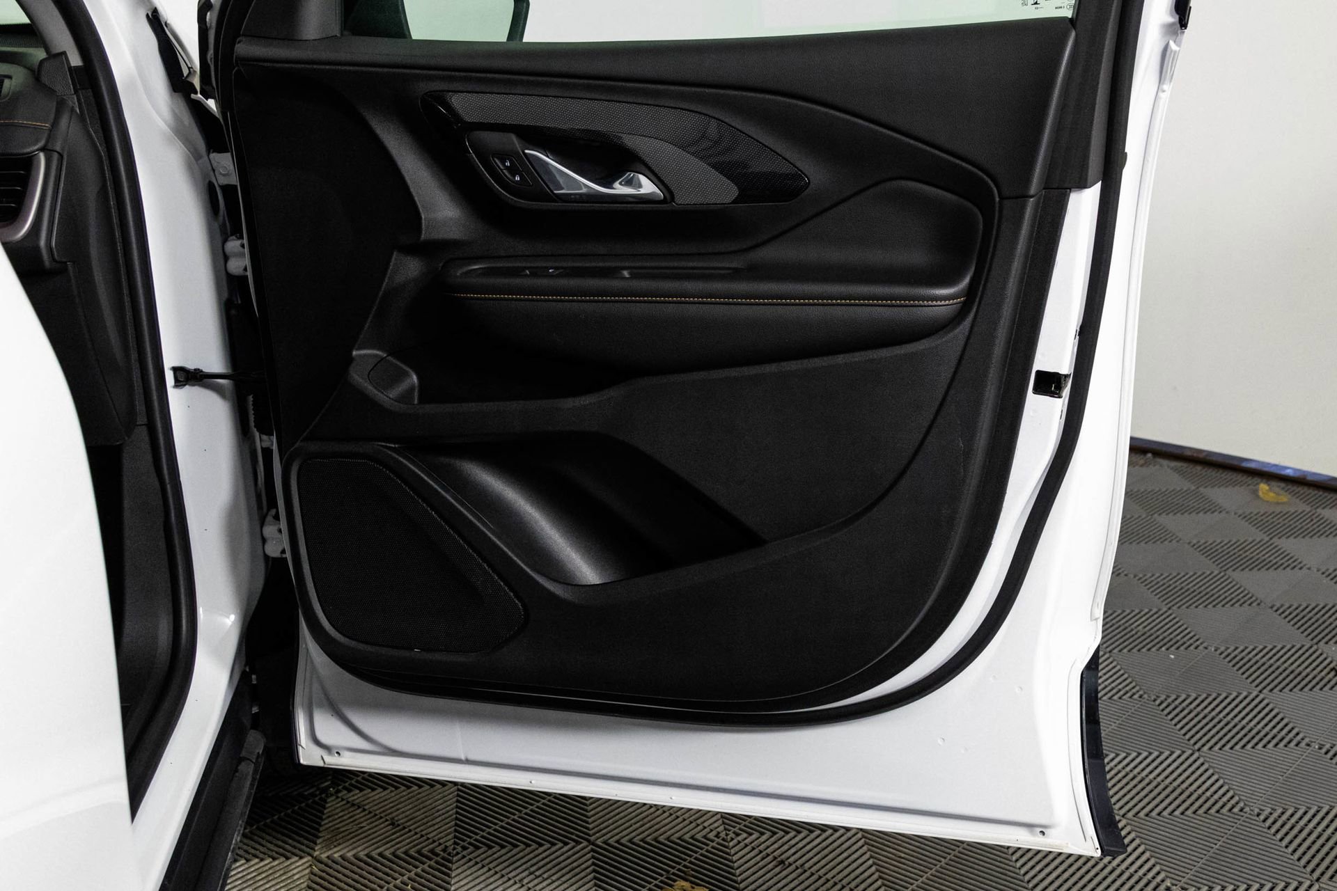 2023 GMC TERRAIN - Image 40