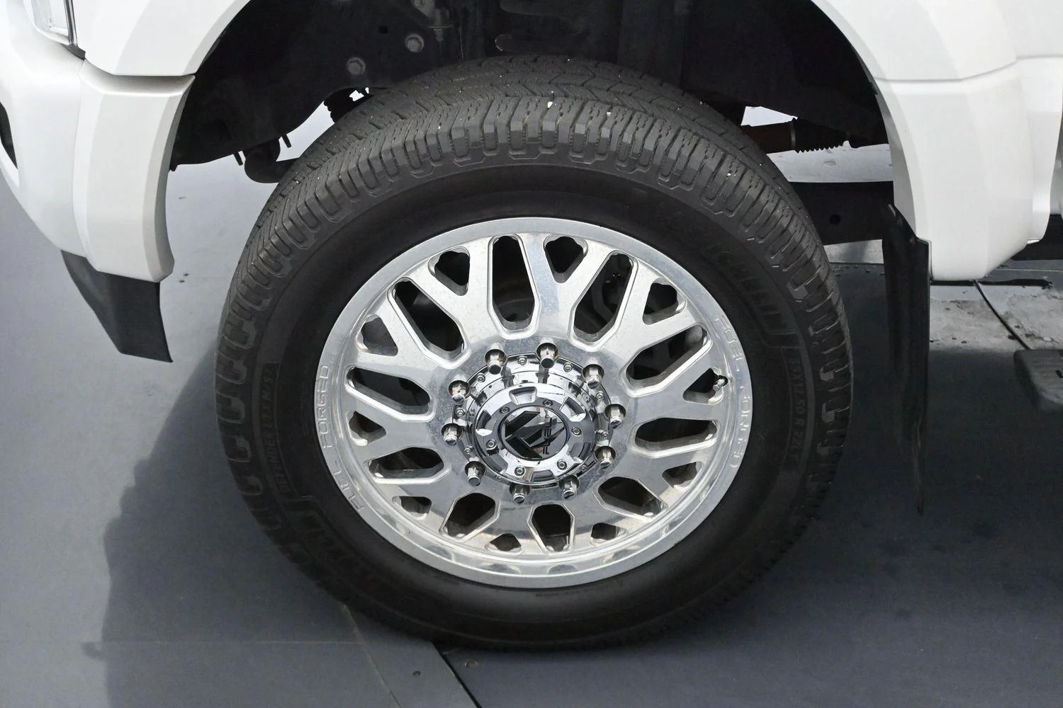 Used 2019 White Platinum Metallic Tri-Coat Ford Platinum image 38
