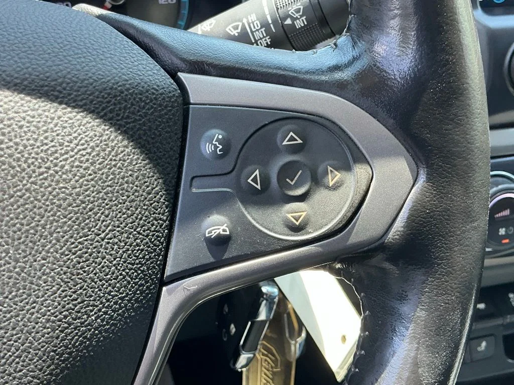 Used 2019 Blue Chevrolet Z71 image 28