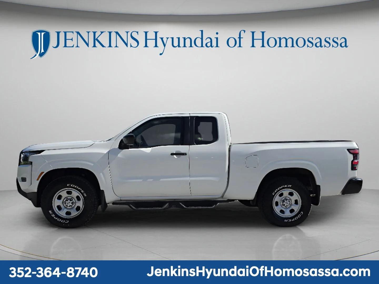 Used 2022 White Nissan S image 8