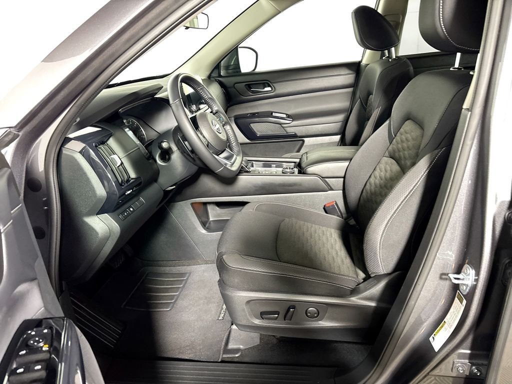 Used 2022 Gray Nissan SV image 11