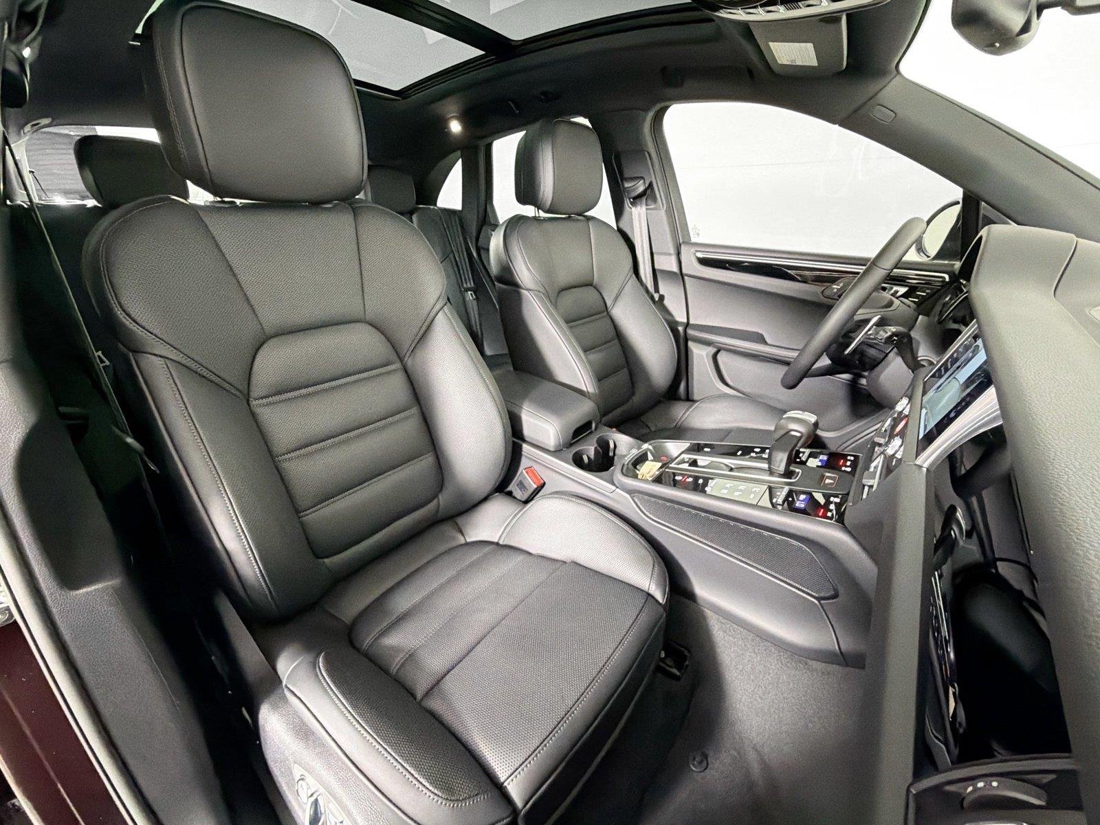 2026 Porsche Macan T - Photo 28