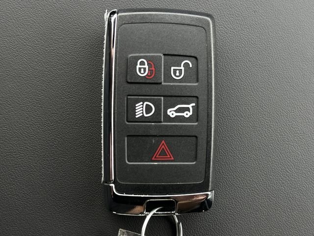 New 2026 Fuji White Land Rover Dynamic SE image 26