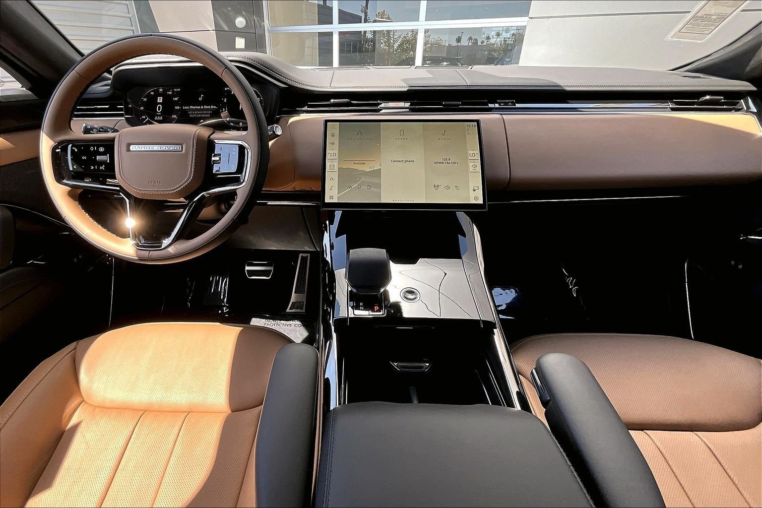 New 2026 Ostuni Pearl White Land Rover Autobiography image 5