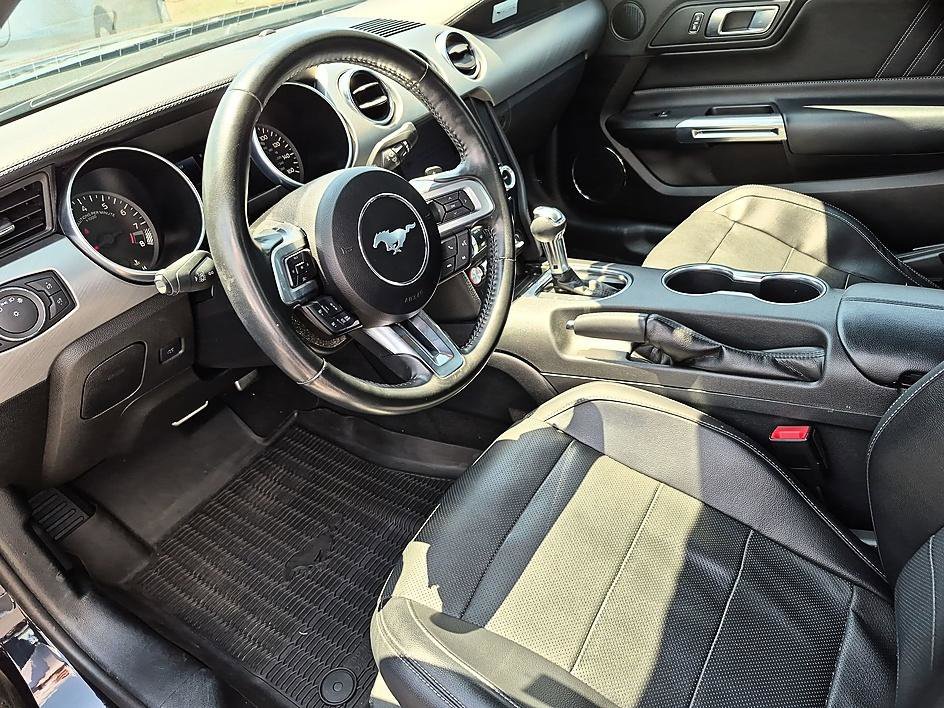 Used 2022 Purple Metallic Ford GT Premium image 16