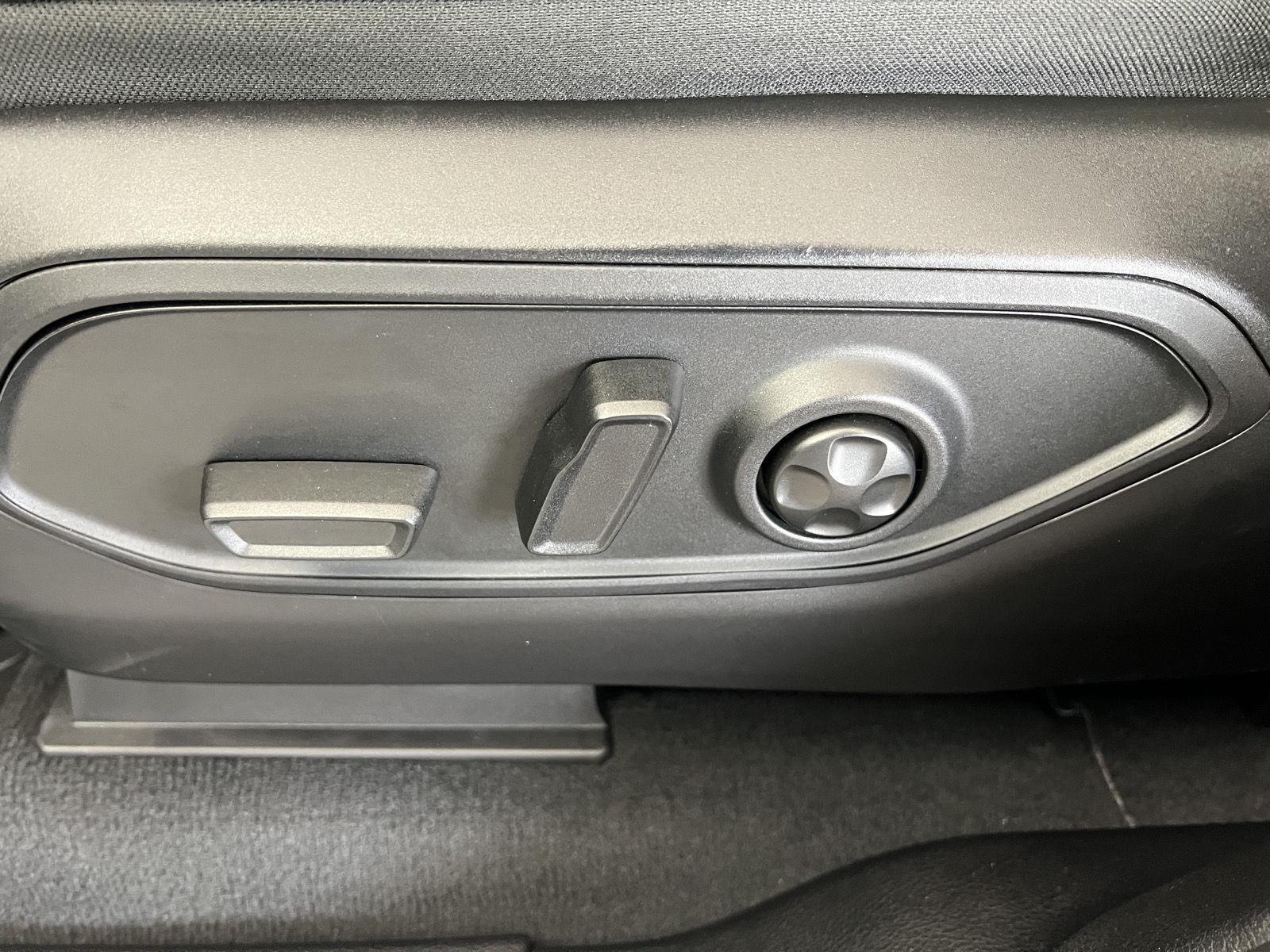 Used 2025 Wh Jeep  image 5