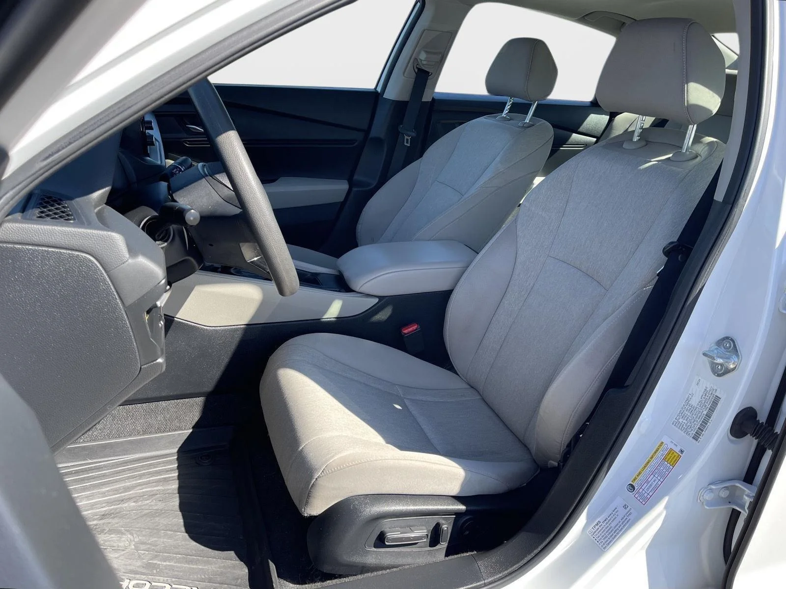 Used 2024 Platinum White Pearl Honda EX image 14