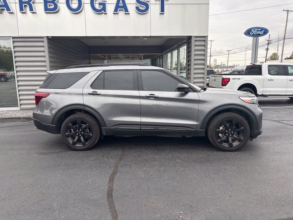 Used 2024 Gray Metallic Ford ST-Line image 4