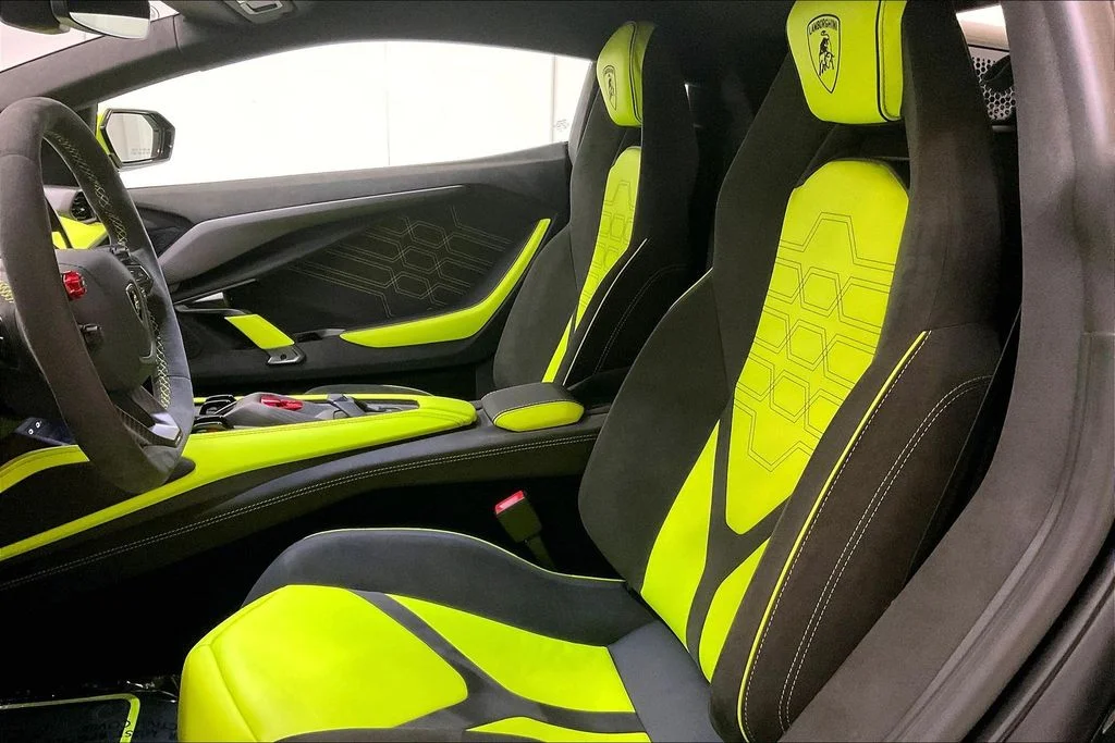 2025 Lamborghini Revuelto Base - Photo 8