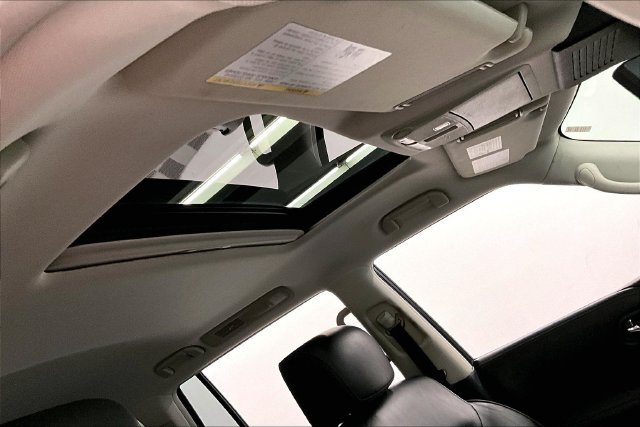 Used 2021 Aspen White Tricoat Nissan Platinum image 21