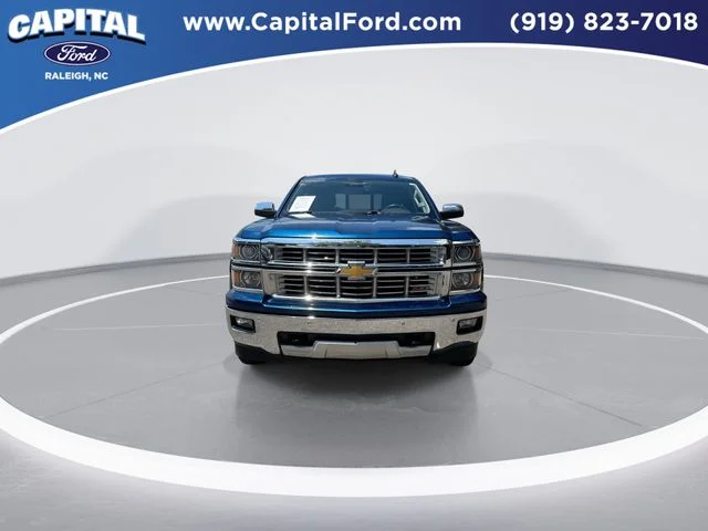 Used 2015  Chevrolet LTZ image 3