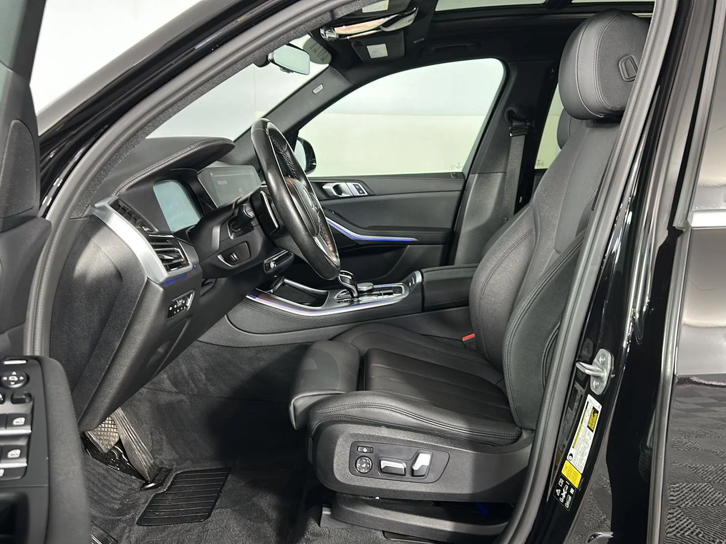 Used 2021 Jet Black BMW xDrive40i image 9