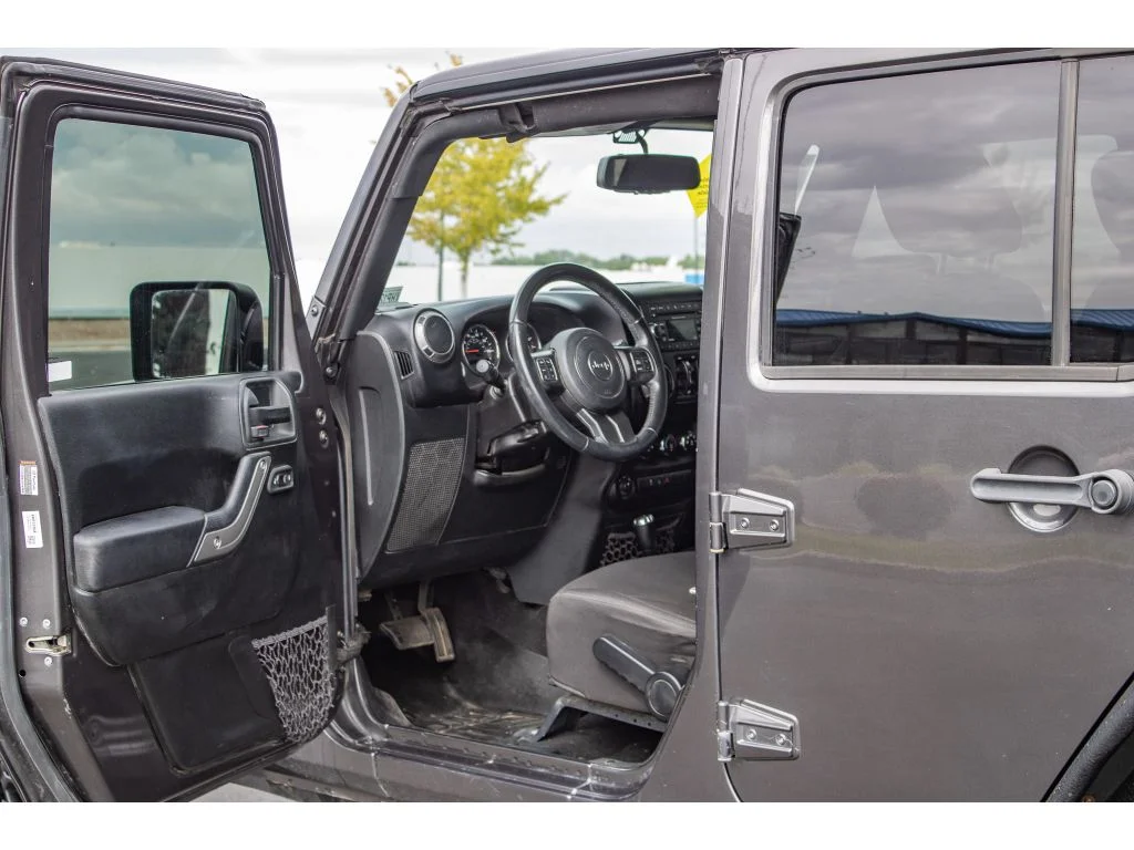 Used 2018 Granite Crystal Metallic Clearcoat Jeep Sport S image 25