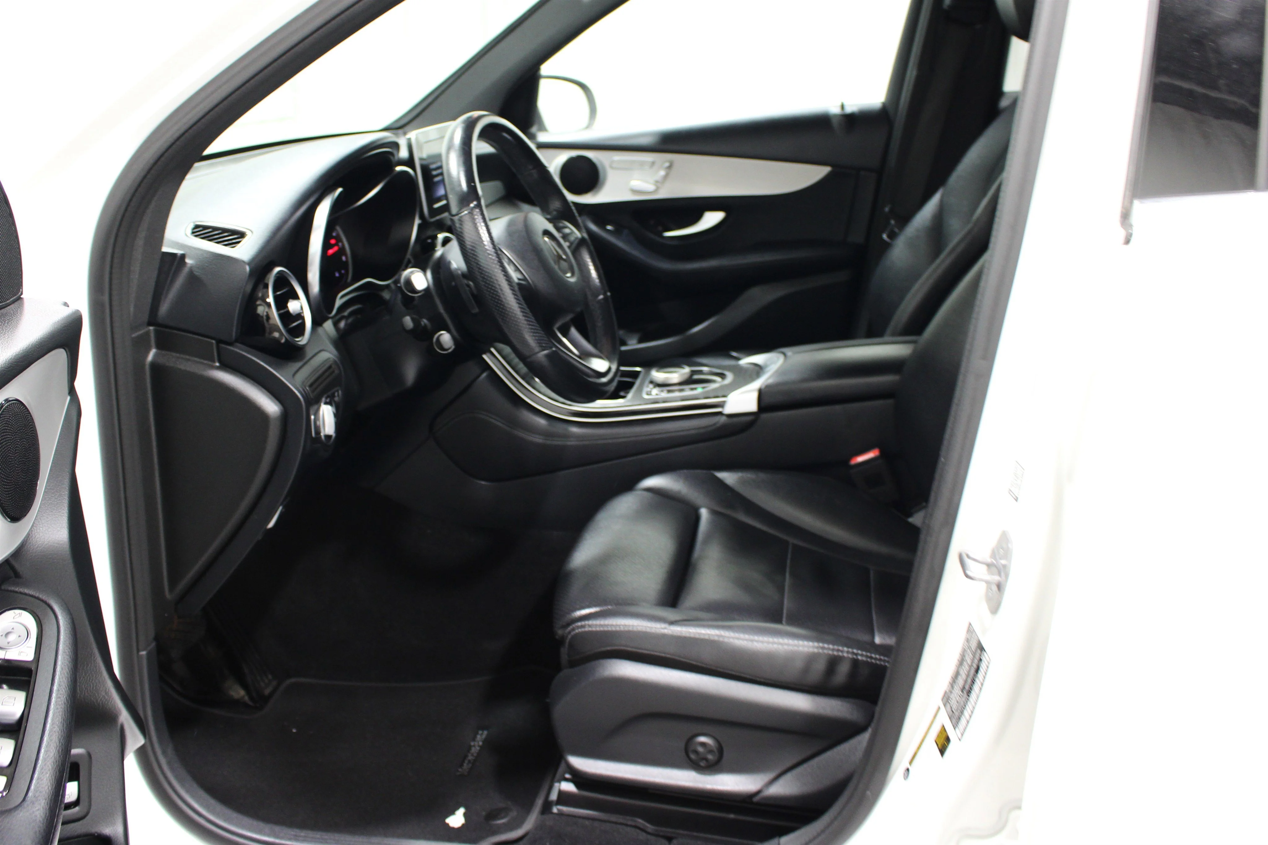 Used 2019 Polar White Mercedes-Benz GLC 300 image 3