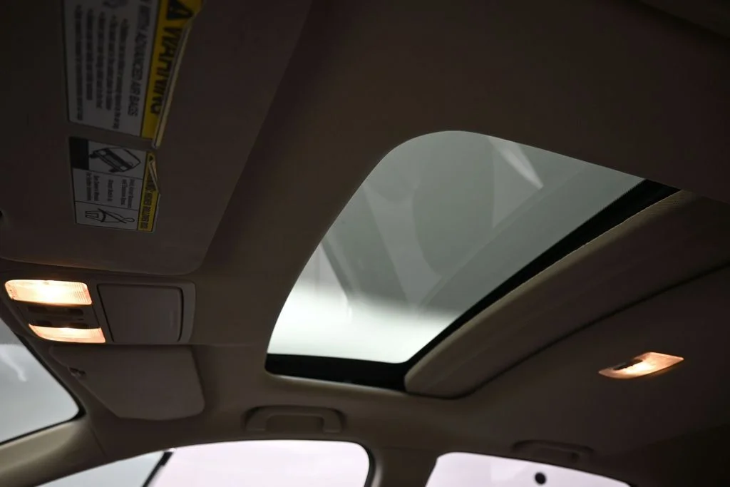 Used 2016 White Honda EX-L image 17