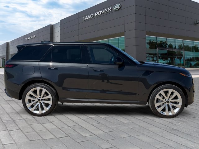 New 2027 Carpathian Grey Land Rover SE image 6