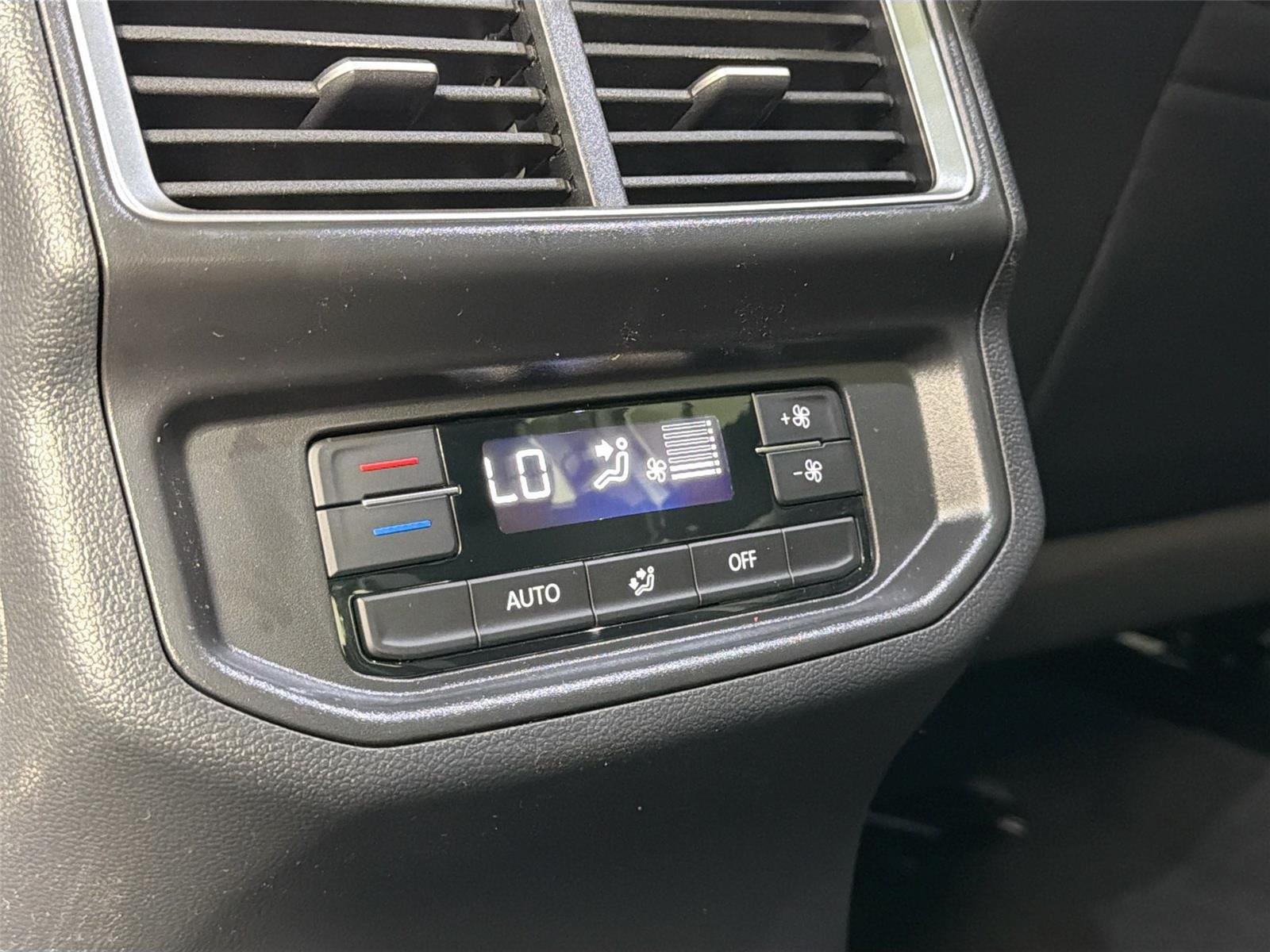 New 2026 Opal White Pearl Volkswagen 2.0T Peak Edition image 24