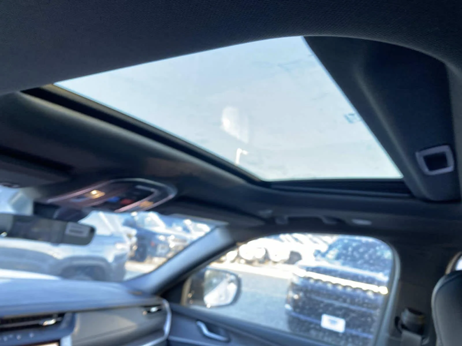 New 2026 Bright White Clear-Coat Exterior Paint Jeep Laredo Altitude image 7