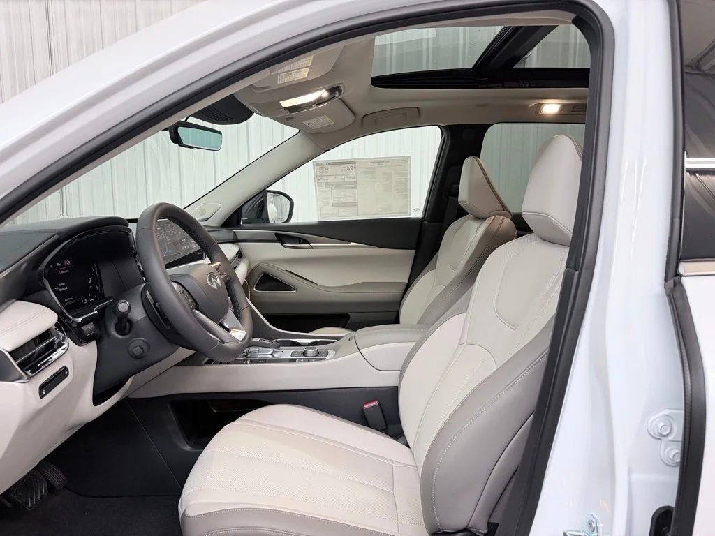 New 2027 RADIANT WHITE INFINITI Luxe FWD image 12