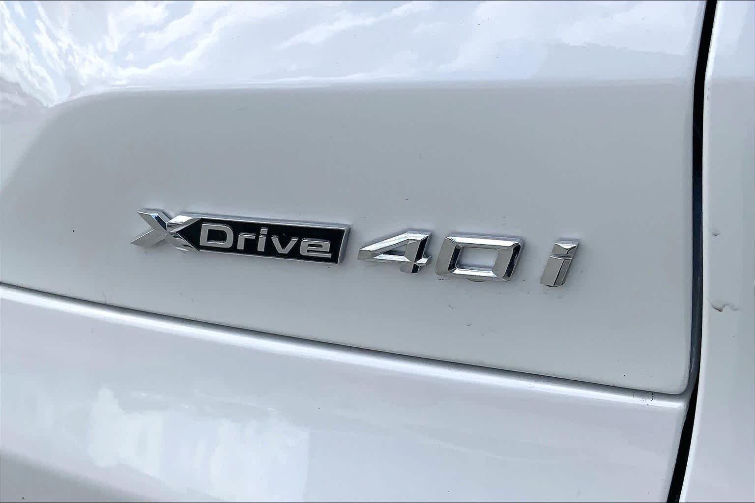 Used 2026 Mineral White Metallic BMW xDrive40i image 15