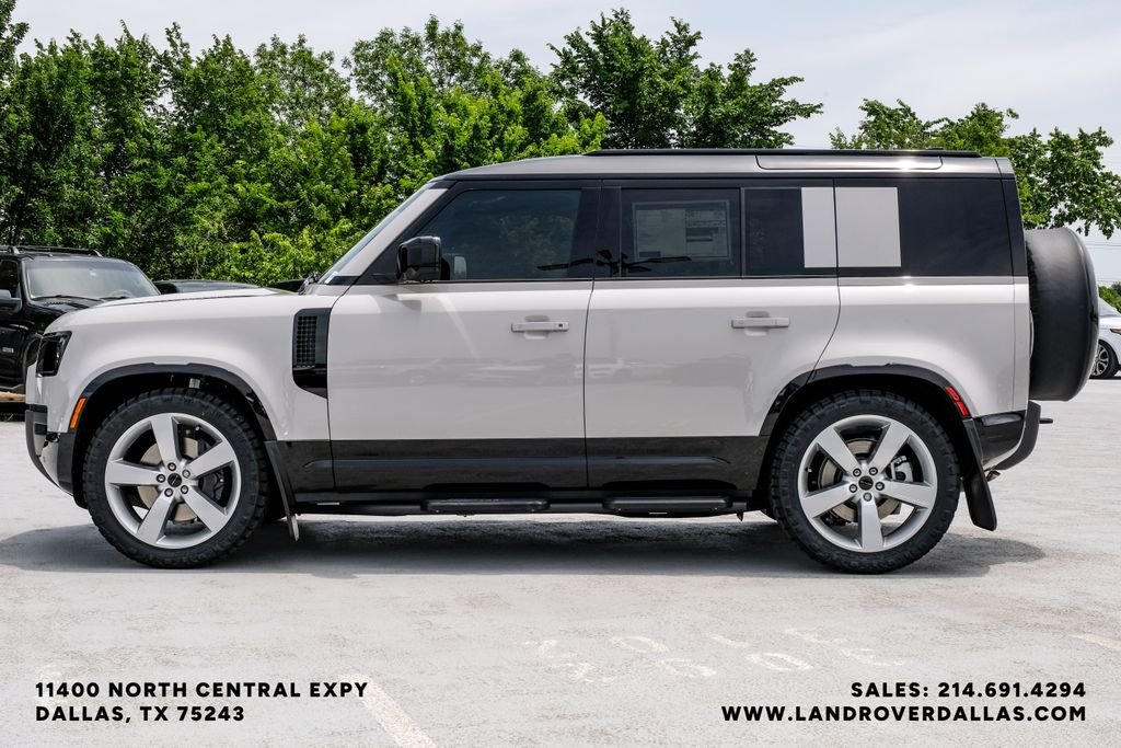 New 2026 Borasco Grey Metallic Land Rover X-Dynamic SE image 9