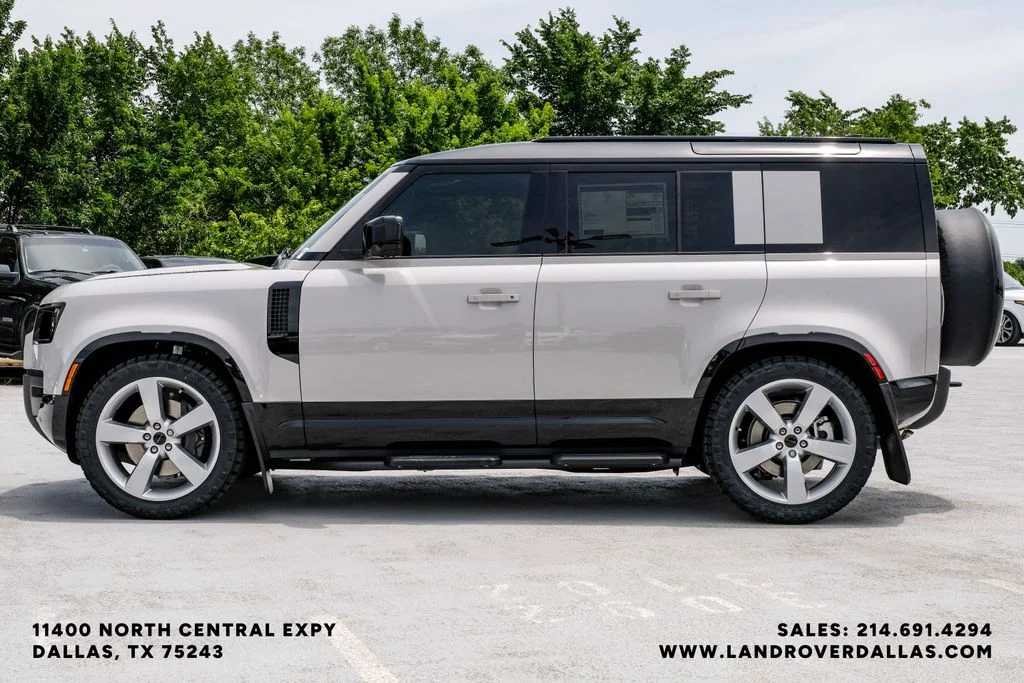 New 2026 Borasco Grey Metallic Land Rover X-Dynamic SE image 9