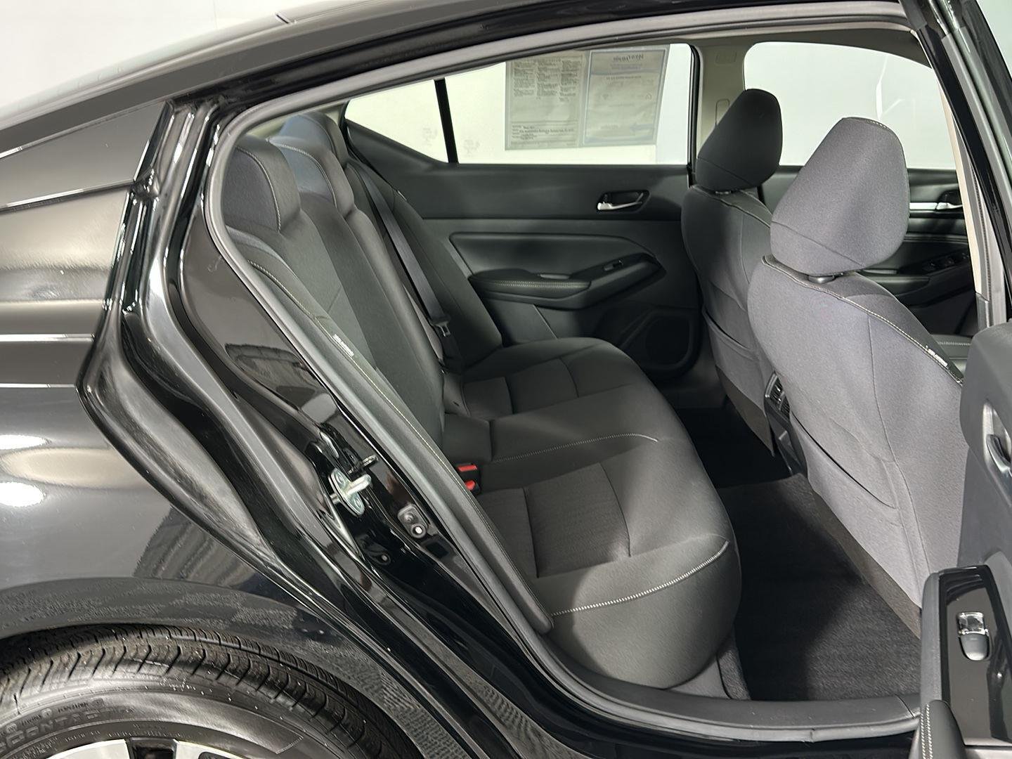 Used 2020 Super Black Nissan 2.5 SV image 29