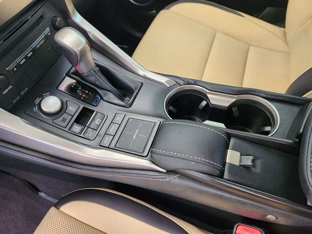 Used 2017 White Lexus 200t image 20