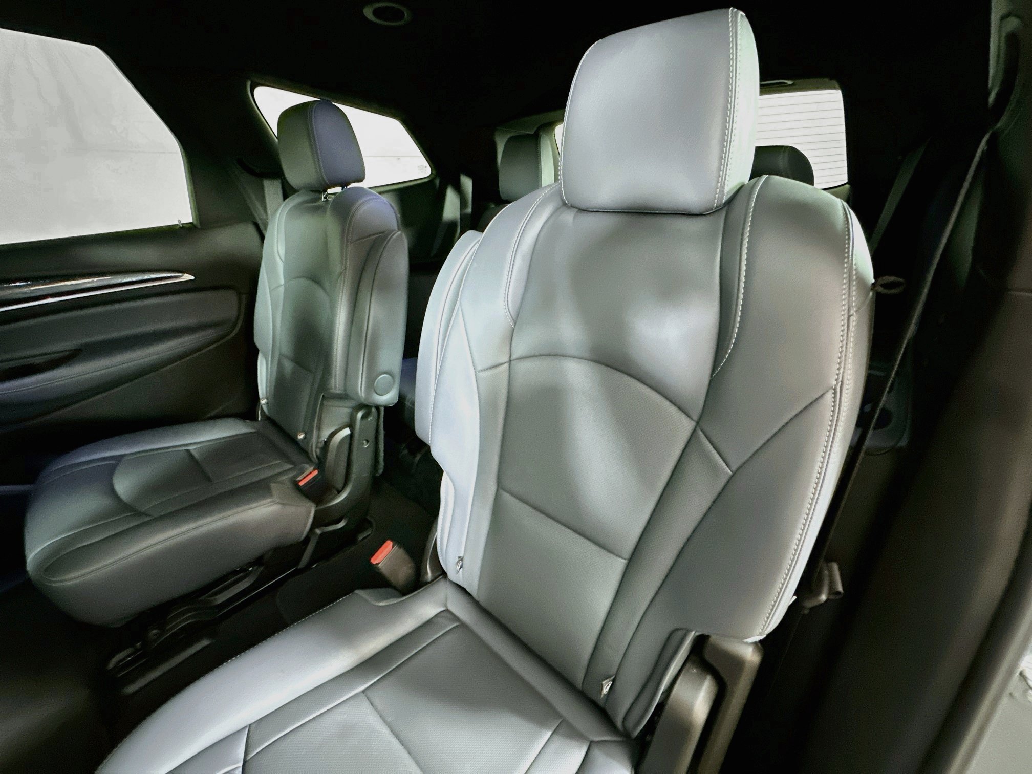 Used 2023 Moonstone Gray Metallic Buick Essence image 23