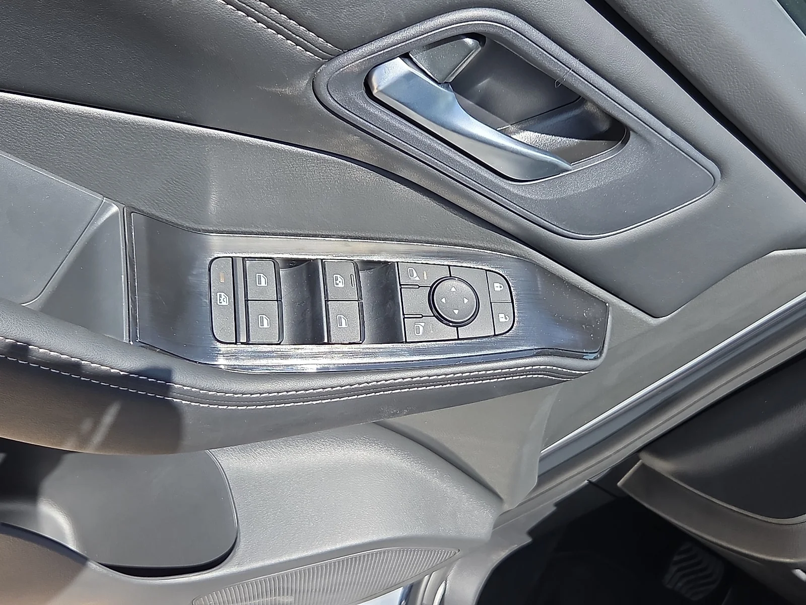 New 2026 Boulder Gray Nissan Dark Armor Front-Wheel Drive 2026.5 image 14