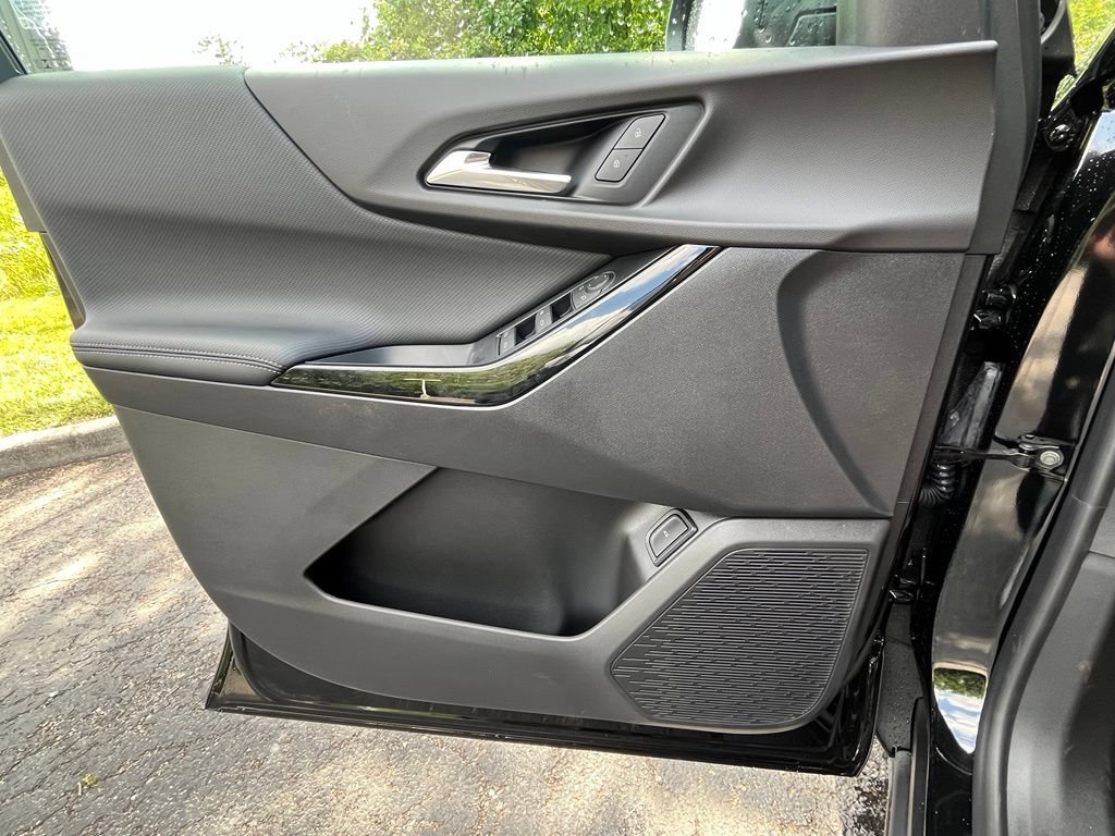 2027 Chevrolet Equinox LT - Photo 7