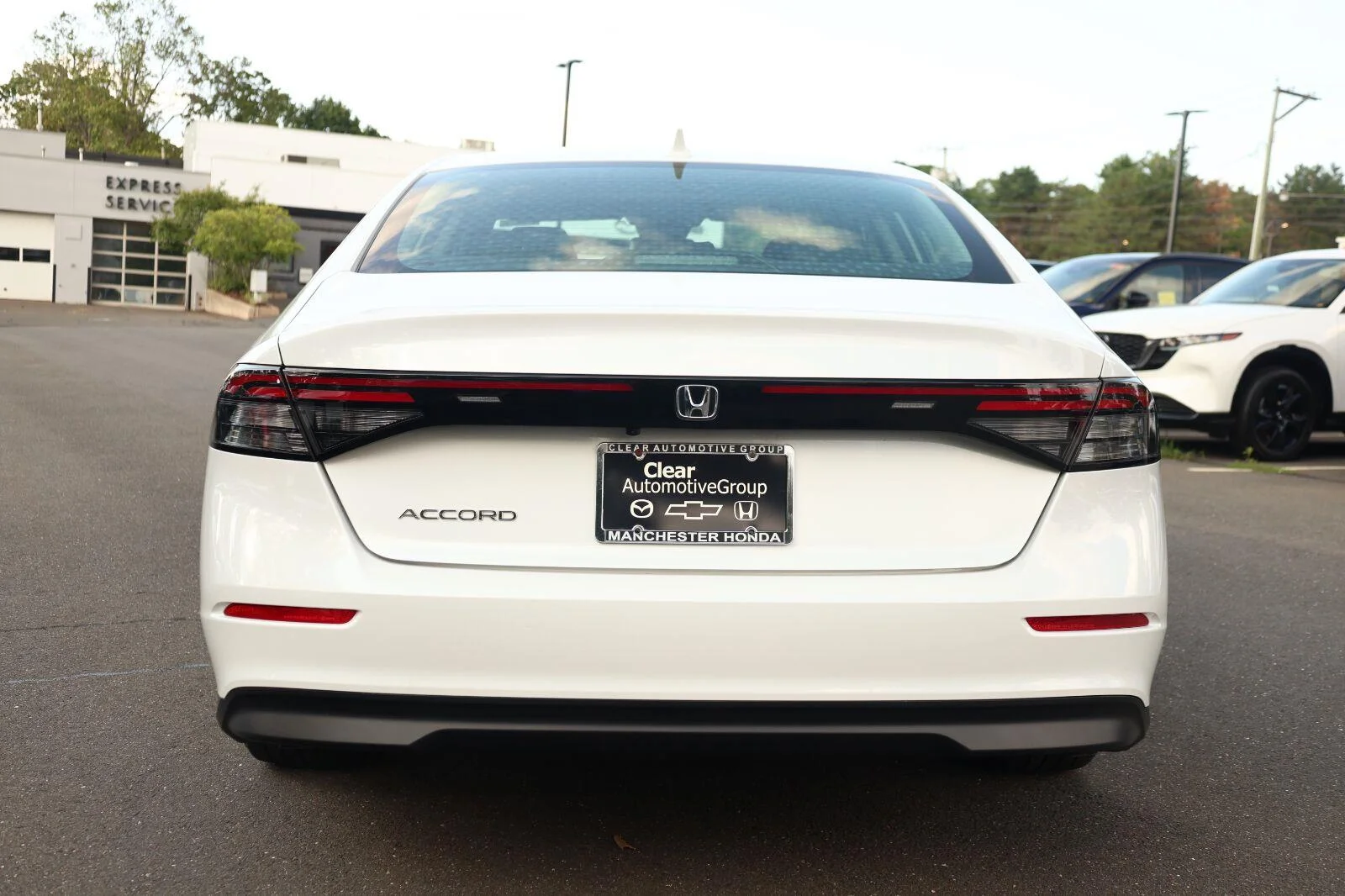 Used 2024 Platinum White Pearl Honda EX image 7