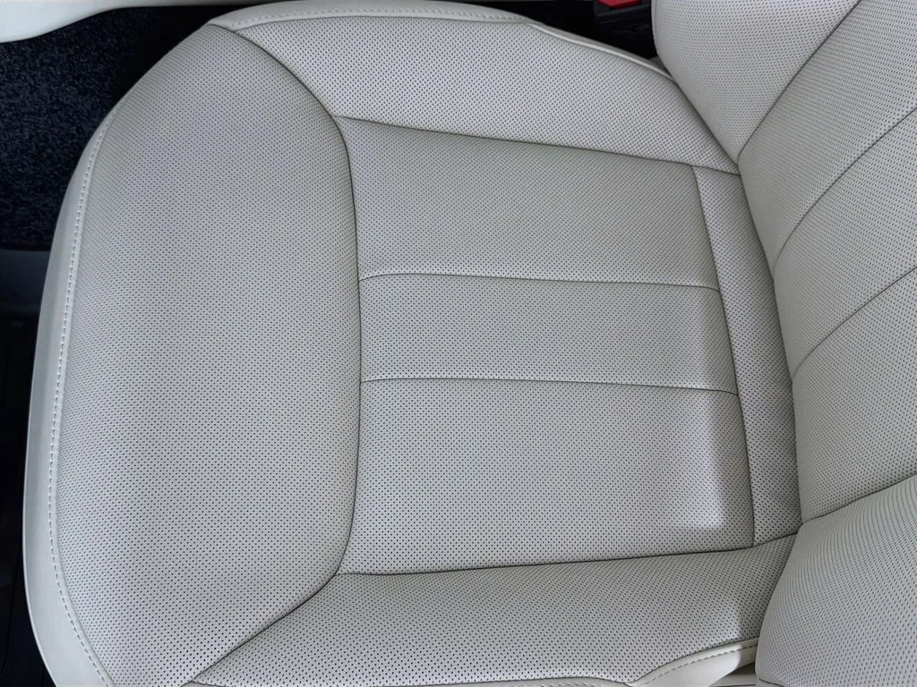 New 2026 Fuji White Land Rover SE image 20