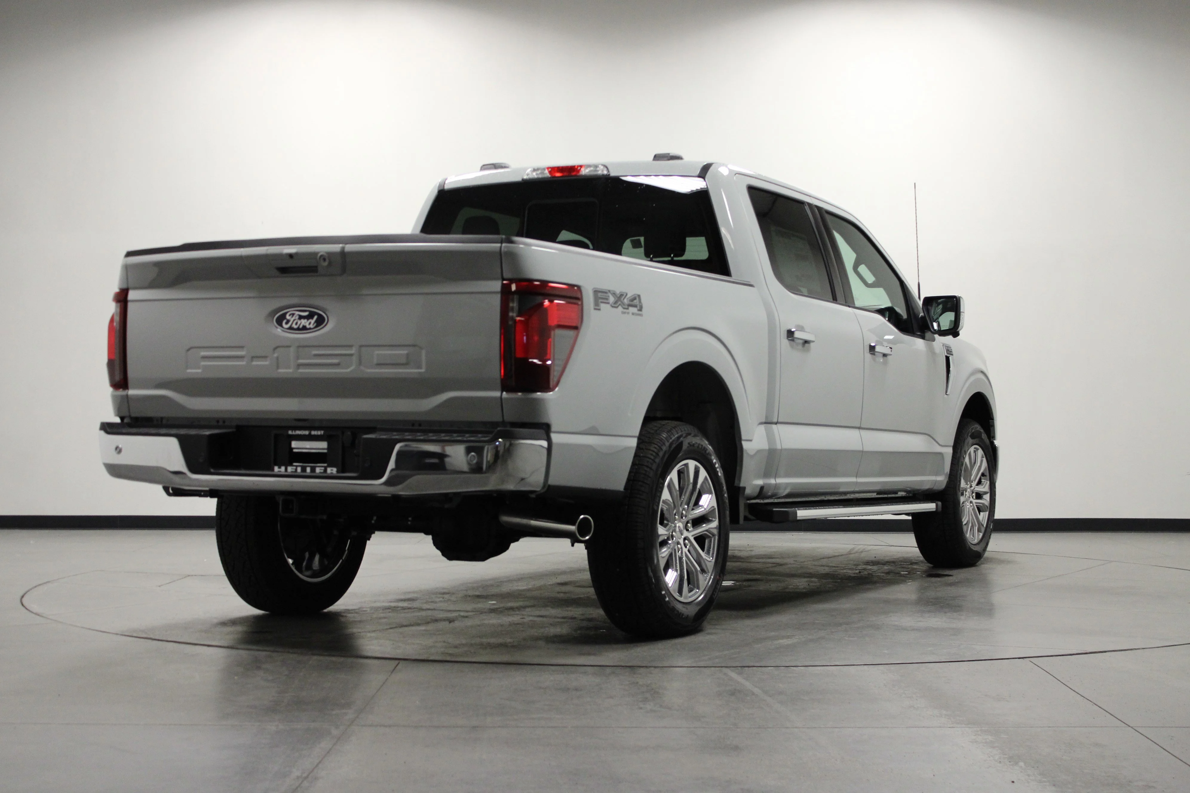 New 2026 Avalanche Ford XLT image 4