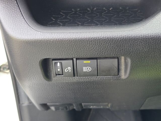 Used 2021 White Toyota LE image 26