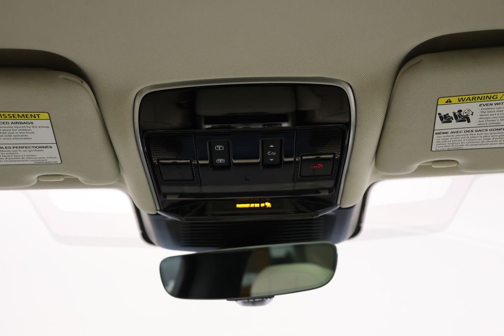 Used 2023 Carpathian Gray Premium Metallic Land Rover SE image 14
