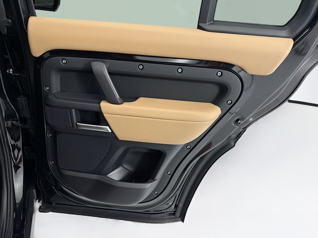 New 2026 Santorini Black Land Rover X-Dynamic SE image 26